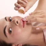 بالم تندرکر اوریفلیم هنگام استفاده روی لب؛ عکس رسمی برند